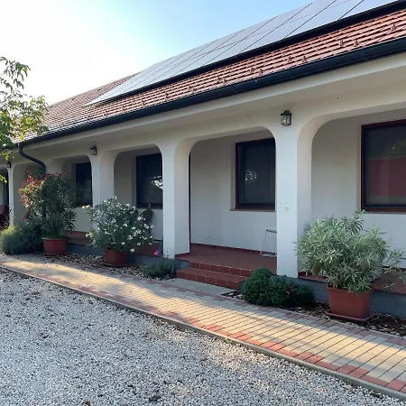 Diofa Apartmanhaz Apartment